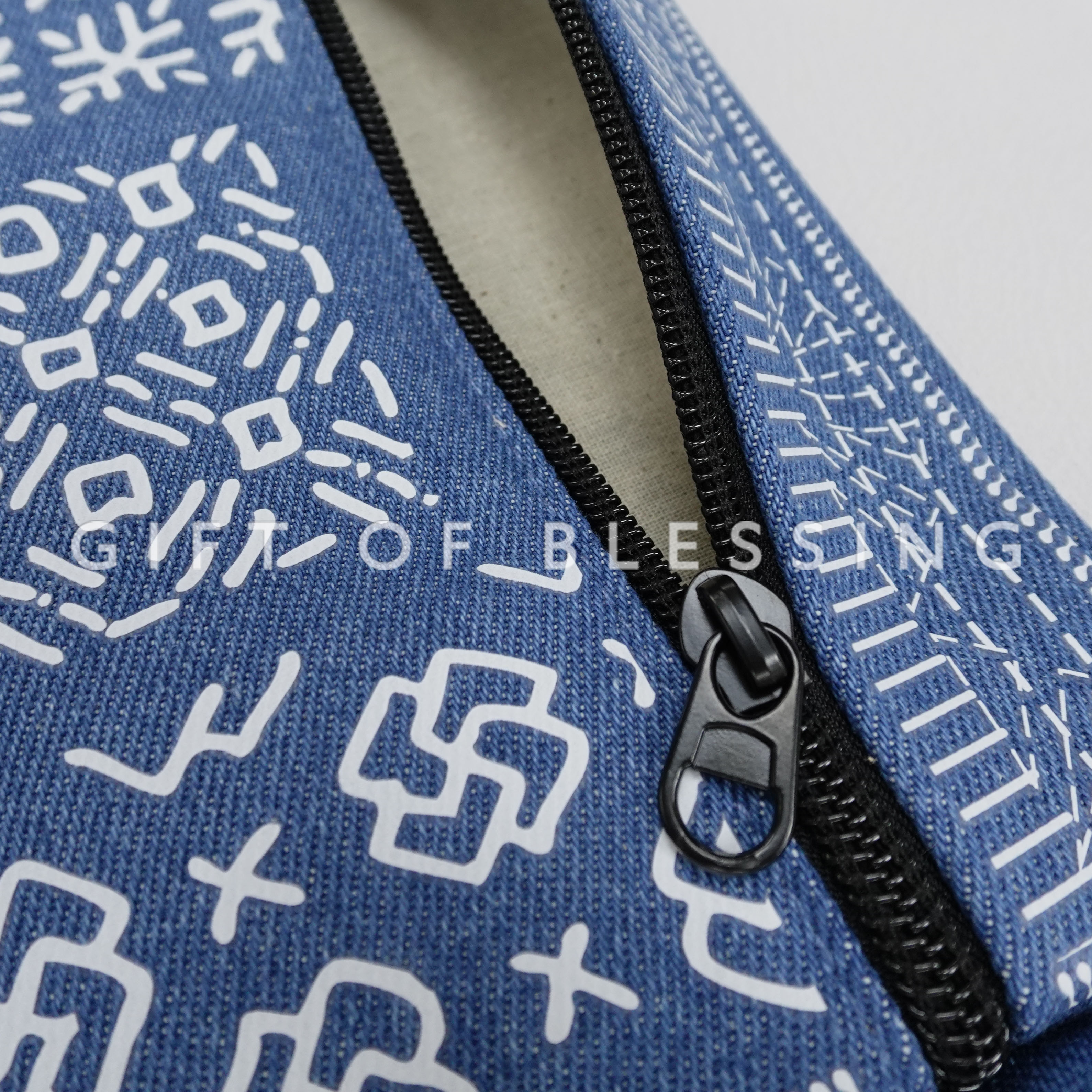 CHEVIGNON 特色牛仔布小袋 斜孭小袋